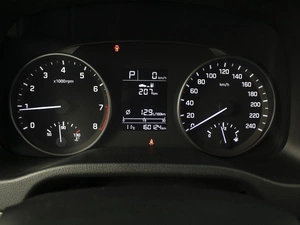 Седан Hyundai Elantra 2018 года, 1450000 рублей, Омск