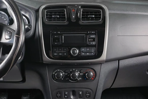 Седан Renault Logan 2016 года, 799000 рублей, Тюмень