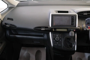 Минивэн Toyota Wish 2009 года, 1379000 рублей, Омск