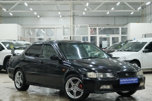Седан Honda Accord 1998 года, 549000 рублей, Омск