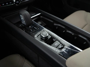 Внедорожник Volvo XC60 2025 года, 6198999 рублей, Москва