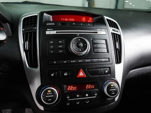 Хетчбэк Kia Ceed 2011 года, 655000 рублей, Воронеж