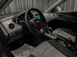 Седан Chevrolet Cruze 2012 года, 740000 рублей, Красноярск