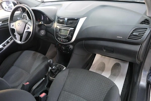 Хетчбэк Hyundai Solaris 2012 года, 639000 рублей, Омск