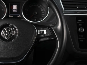 Внедорожник Volkswagen Tiguan 2018 года, 3390000 рублей, Омск