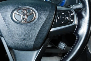 Седан Toyota Camry 2015 года, 1649000 рублей, Тюмень