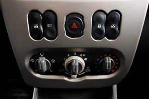 Седан Renault Logan 2011 года, 479000 рублей, Пермь