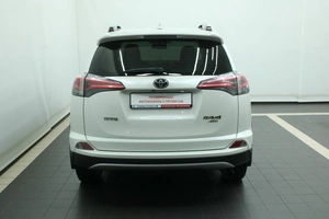 Внедорожник Toyota RAV4 2016 года, 2597000 рублей, Красноярск