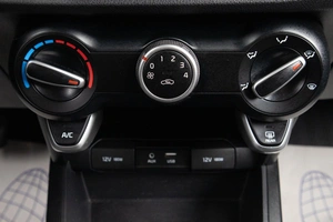 Хетчбэк Kia Rio X-Line 2019 года, 1649000 рублей, Оренбург