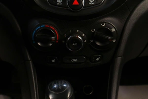 Седан Hyundai Solaris 2011 года, 669000 рублей, Челябинск