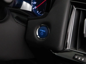 Седан Toyota Crown 2018 года, 3098077 рублей, Москва