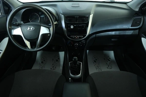 Хетчбэк Hyundai Solaris 2013 года, 779000 рублей, Омск