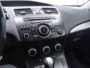 Хетчбэк Mazda 3 2011 года, 930000 рублей, Красноярск