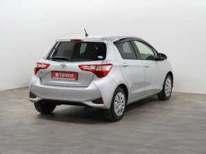 Хетчбэк Toyota Vitz 2018 года, 980000 рублей, Красноярск