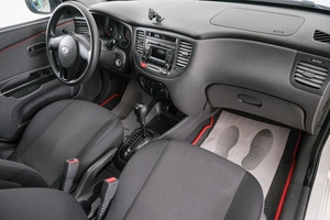 Хетчбэк Kia Rio 2011 года, 699000 рублей, Красноярск