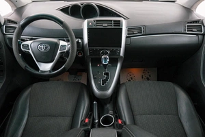 Минивэн Toyota Verso 2014 года, 1899000 рублей, Красноярск