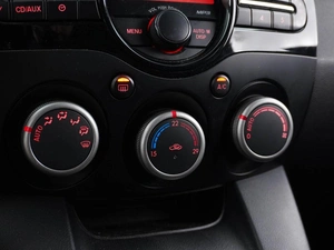 Хетчбэк Mazda 2 2010 года, 666077 рублей, Москва