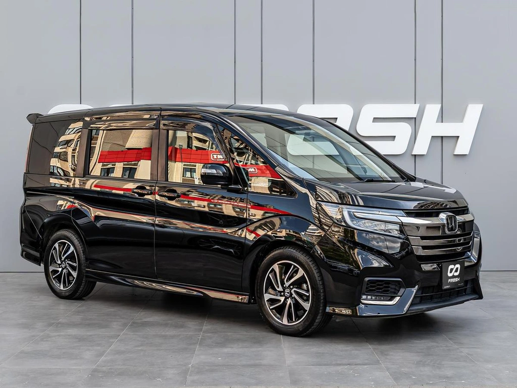 Минивэн Honda Stepwgn Spada 2018 года, 2430000 рублей, Краснодар