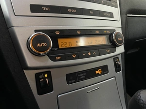 Седан Toyota Avensis 2011 года, 1287000 рублей, Солонцы