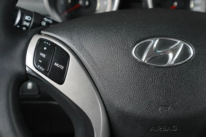 Седан Hyundai Elantra 2012 года, 1379000 рублей, Тюмень