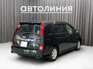 Минивэн Toyota Isis 2011 года, 1220000 рублей, Красноярск