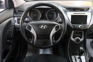 Седан Hyundai Avante 2011 года, 829000 рублей, Омск
