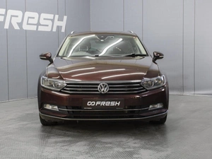 Универсал Volkswagen Passat 2017 года, 1700000 рублей, Омск