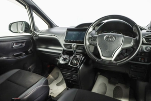 Минивэн Toyota Noah 2019 года, 2799000 рублей, Новосибирск