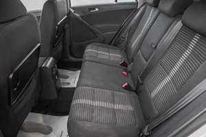 Внедорожник Volkswagen Tiguan 2010 года, 949000 рублей, Барнаул