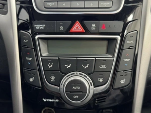 Хетчбэк Hyundai i30 2014 года, 1045000 рублей, Красноярск