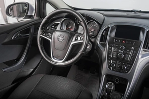 Хетчбэк Opel Astra 2011 года, 699000 рублей, Томск