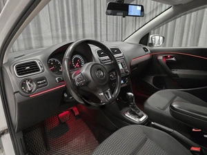 Седан Volkswagen Polo 2012 года, 870000 рублей, Красноярск