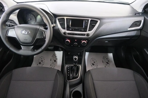 Седан Hyundai Solaris 2018 года, 1059000 рублей, Омск