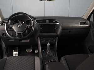 Внедорожник Volkswagen Tiguan 2018 года, 2385000 рублей, Омск