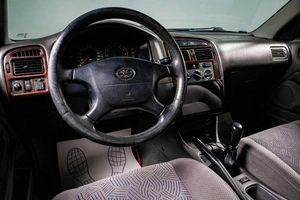 Седан Toyota Avensis 2000 года, 459000 рублей, Сургут