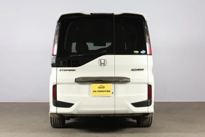 Минивэн Honda Stepwgn Spada 2015 года, 1809000 рублей, Новосибирск