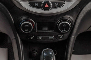 Седан Hyundai Solaris 2015 года, 919000 рублей, Челябинск