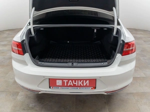 Седан Volkswagen Passat 2018 года, 2300000 рублей, Красноярск
