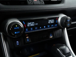 Внедорожник Toyota RAV4 2021 года, 3249050 рублей, Москва