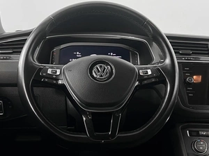 Внедорожник Volkswagen Tiguan 2019 года, 2325000 рублей, Казань