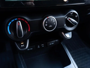 Седан Kia Rio 2018 года, 1389000 рублей, Саратов