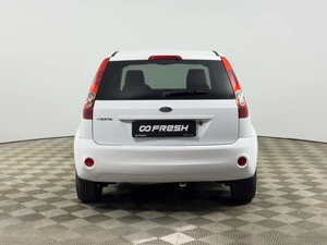Хетчбэк Ford Fiesta 2006 года, 427100 рублей, Казань