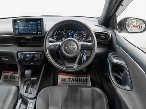 Хетчбэк Toyota Yaris 2020 года, 1280000 рублей, Красноярск