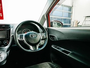Хетчбэк Toyota Ractis 2015 года, 849000 рублей, Красноярск