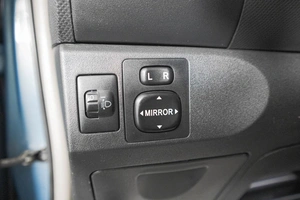 Хетчбэк Toyota Yaris 2007 года, 669000 рублей, Кемерово