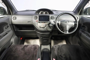 Минивэн Toyota Sienta 2013 года, 899000 рублей, Новосибирск