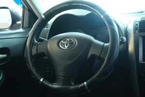 Седан Toyota Corolla 2007 года, 809000 рублей, Омск