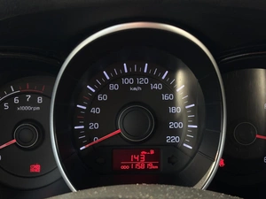Хетчбэк Kia Rio 2013 года, 826000 рублей, Ижевск