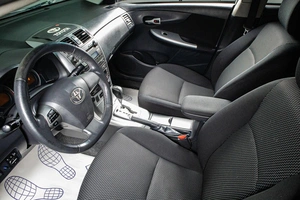 Седан Toyota Corolla 2011 года, 969000 рублей, Сургут