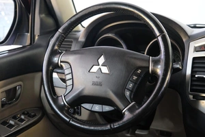 Внедорожник Mitsubishi Pajero 2017 года, 3349000 рублей, Омск